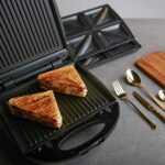 ⁦سندوتش ميكر ارشيا Sandwich Maker 3 in 1 – 2515 – Arshia⁩ - الصورة ⁦5⁩